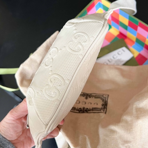 SOLD! GUCCI Calfskin GG Embossed Belt Bag, White, Excellent Condition. - Picture 3 of 11